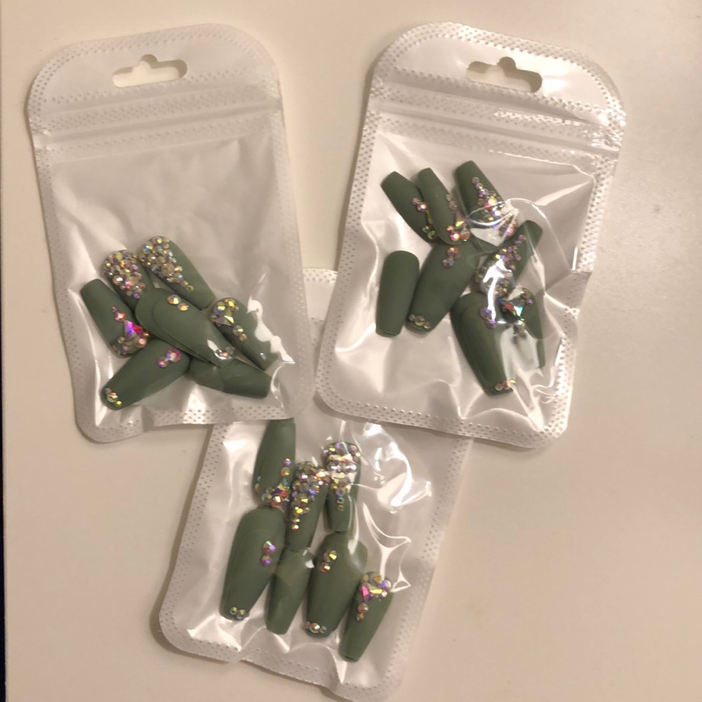 Bundle of fake nails ( 3 packs)